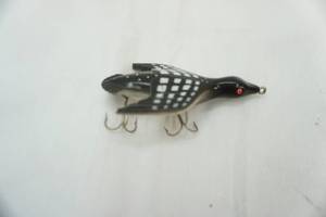 lot 111 image: Vintage Fishing Lure Shad-Quack Lunker Hunter Model