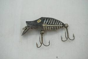 lot 142 image: Vintage Heddon Tiny Runt Fishing Lure