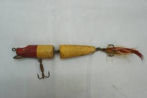 lot 152 image: Vintage Creek Chub Jointed Pikie Fishing Lure