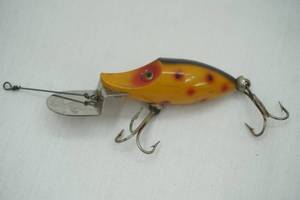 lot 183 image: Vintage Heddon Tiny Go-Deeper Runt Fishing Lure