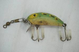 lot 194 image: Vintage Miracle Minnow Wright and McGill Co.