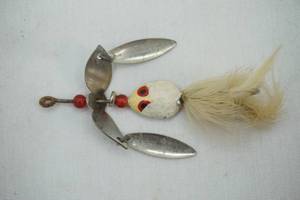 lot 206 image: Vintage GM Skinner Feathered Spinner