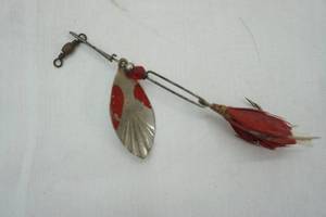 lot 208 image: Vintage Pflueger Tandem Spinner Feather Tail