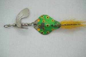 lot 240 image: Vintage Herbs Dilly Lure
