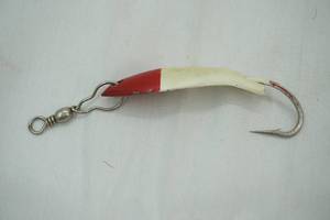 lot 255 image: Vintage Fishing Lure - casting spoon
