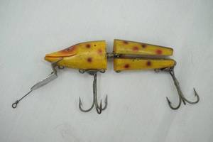 lot 257 image: Vintage Heddon Scissortail Fishing Lure
