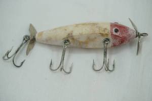 lot 280 image: Vintage Creek Chub injured minnow