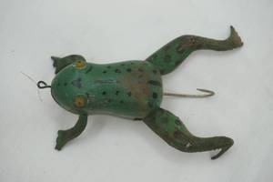 lot 291 image: Vintage Halik frog fishing lure
