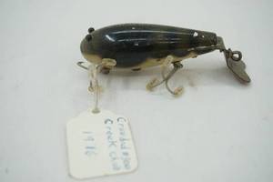 lot 7 image: Vintage fishing lure Crawdad #300 Creek Club 1916