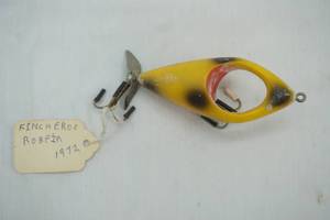 lot 9 image: Vintage fishing lure Fincher Robin 1972