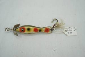 lot 11 image: Vintage Fishing Lure Heddon #11 Light Casting Minnow