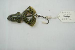lot 15 image: Vintage Fishing Lure Buzz N Frog Rebel