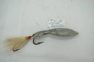 lot 29 image: Vintage Bucktail Northern Lure