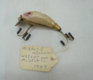 lot 51 image: Vintage Miracle Minnow Wright and McGill Co. 1949