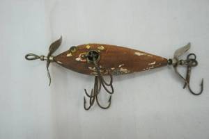 lot 339 image: Vintage Heddon Dowagiac Wooden Minnow