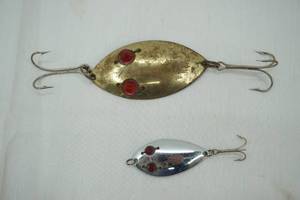 lot 366 image: Vintage Spoon Lures 2ct