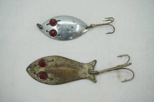 lot 367 image: Vintage Spoon Lures 2ct