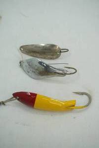 lot 373 image: Vintage Spoon LuresSpinnerbait 3ct
