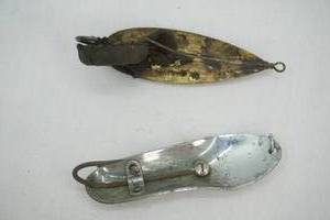 lot 376 image: Vintage Fishing Lures 2ct