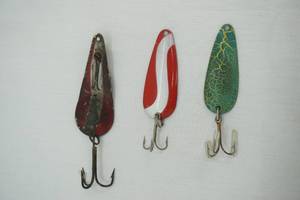lot 386 image: Vintage Fishing Lures 3ct