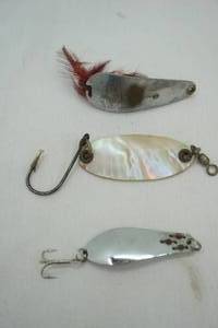 lot 388 image: Vintage Fishing Lures 3ct