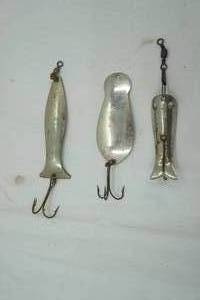 lot 389 image: Vintage Fishing Lures 3ct