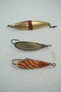 lot 390 image: Vintage Fishing Lures 3ct