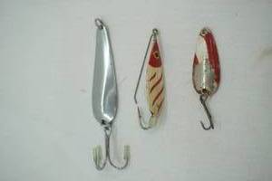 lot 393 image: Vintage Fishing Lures 3ct