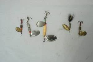 lot 396 image: Vintage Spinnerbait Fishing Lures 5ct
