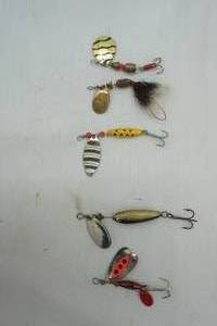 lot 397 image: Vintage Spinnerbait Fishing Lures 5ct