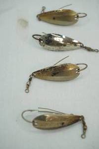 lot 402 image: Vintage Fishing Lures 4ct