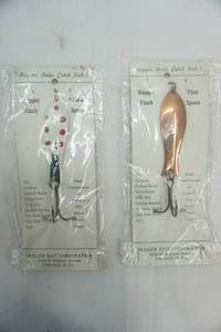 lot 406 image: Vintage Hugger Finn Spoon Lures in packaging 2ct