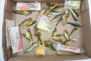 lot 407 image: Vintage Fishing Lures