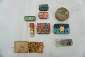 lot 419 image: Vintage TinsSmall Containers