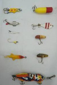 lot 422 image: Vintage Fishing Lure Lot