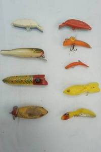 lot 425 image: Vintage Fishing Lure Lot