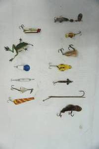 lot 426 image: Vintage Fishing Lure Lot