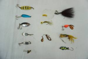 lot 427 image: Vintage Fishing Lure Lot