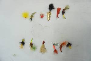lot 429 image: Vintage Fly Fishing Lure Lot 12ct
