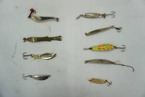 lot 441 image: Vintage fishing lure lot (9)