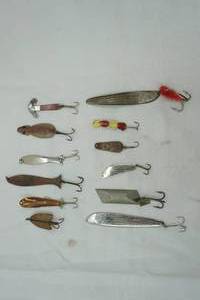 lot 446 image: Vintage fishing lures