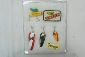 lot 450 image: Vintage Dekalb fishing collection