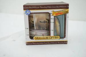 lot 463 image: Rapala Mug and lure set