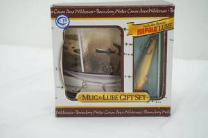 lot 464 image: Rapala Mug and lure set