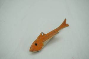 lot 470 image: Vintage fishing decoy