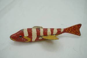 lot 473 image: Vintage spearing decoy