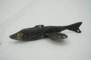 lot 474 image: Vintage spearing decoy