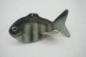 lot 475 image: Vintage spearing decoy