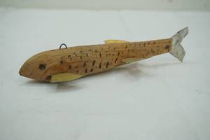 lot 482 image: vintage ice spearing decoy