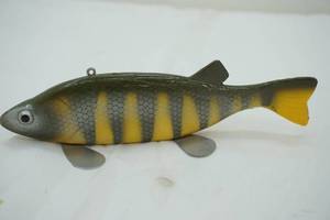 lot 512 image: Vintage Ice spearing decoy